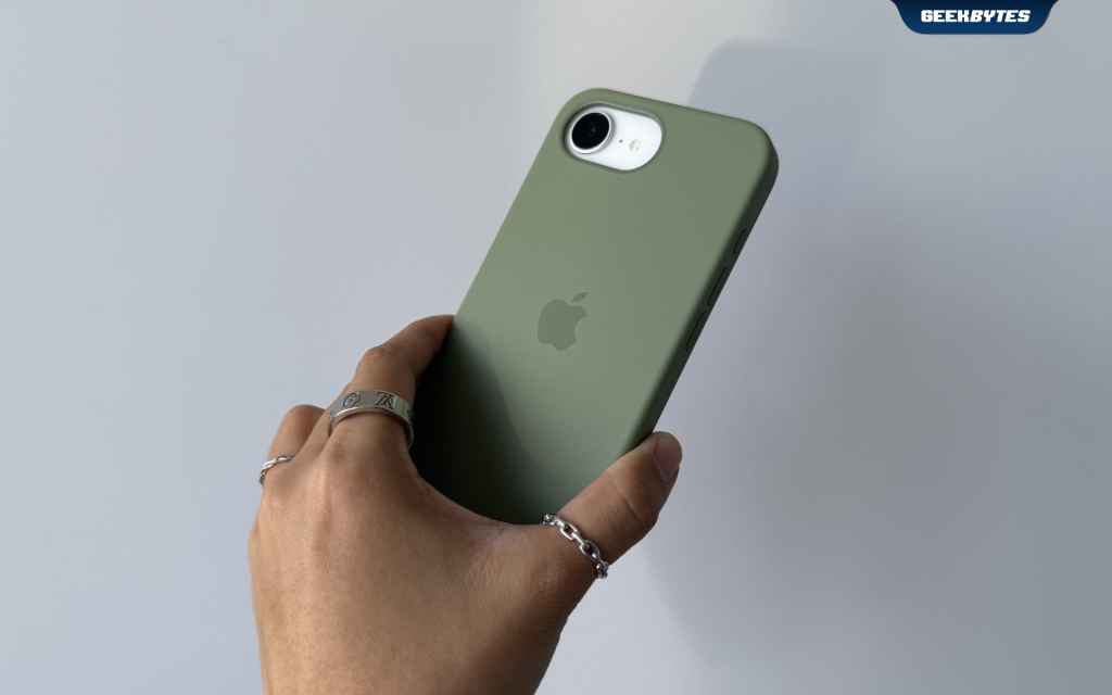 iPhone 17e Side (2)